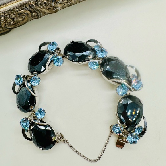 Vintage Blue Rhinestone Crystal Bracelet - Picture 8 of 17